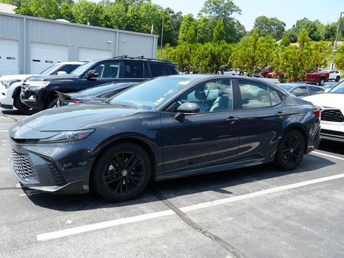 Used 2025 Toyota Camry SE FWD image 7