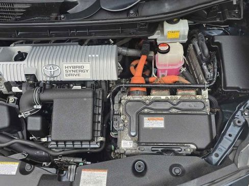 Used 2017 Toyota Prius V Three w/ Carpet Mat Package image 32