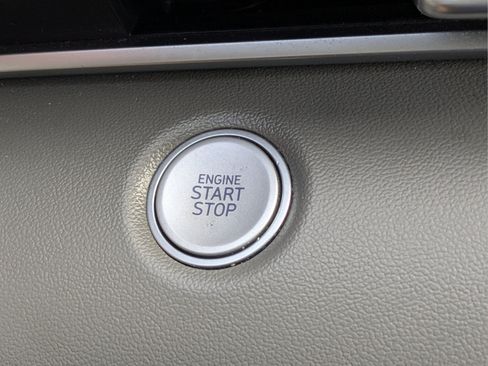 Used 2022 Hyundai Elantra SEL FWD image 27