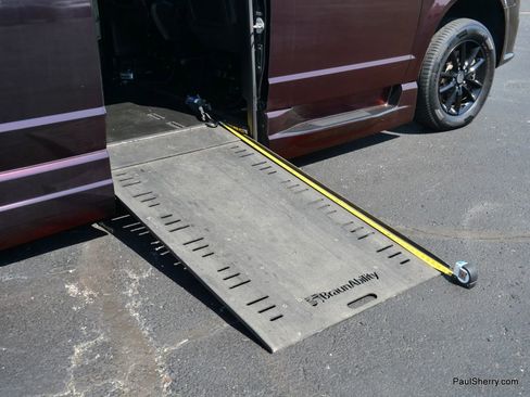 Used 2019 Dodge Grand Caravan SXT image 14