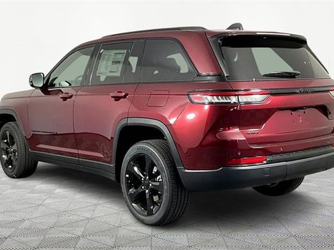 New 2025 Jeep Grand Cherokee Laredo image 4