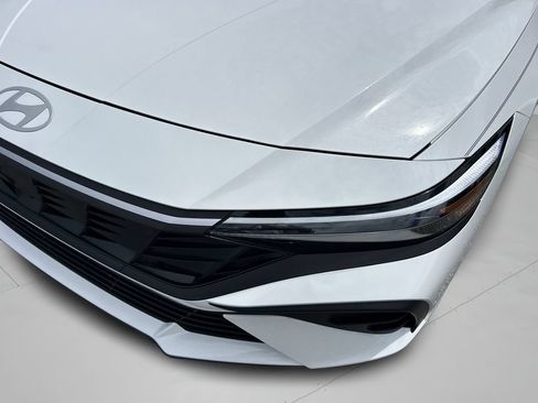 New 2026 Hyundai Elantra Hybrid FWD image 13