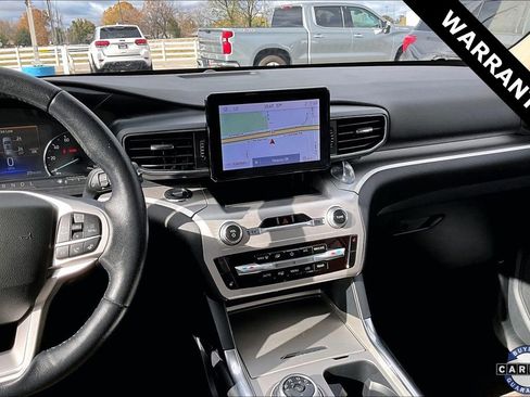 Used 2022 Ford Explorer XLT w/ Equipment Group 202A image 9