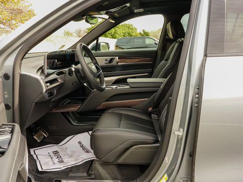 New 2026 Cadillac Vistiq Luxury image 14