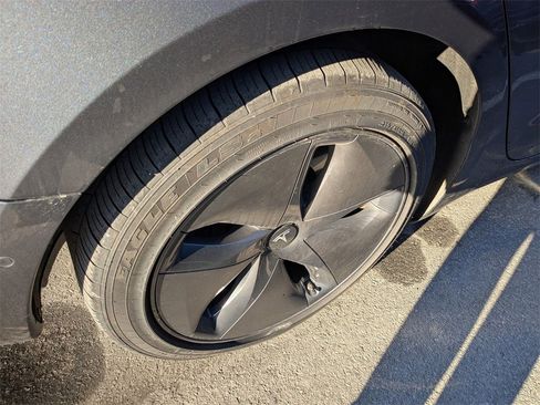 Used 2019 Tesla Model 3 Long Range image 11