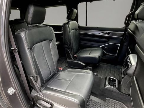 Used 2025 Jeep Wagoneer Series II w/ Convenience Group I AWD/4WD image 25