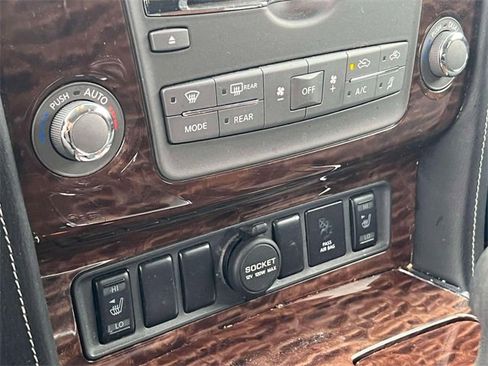 Used 2017 Nissan Armada SV image 29