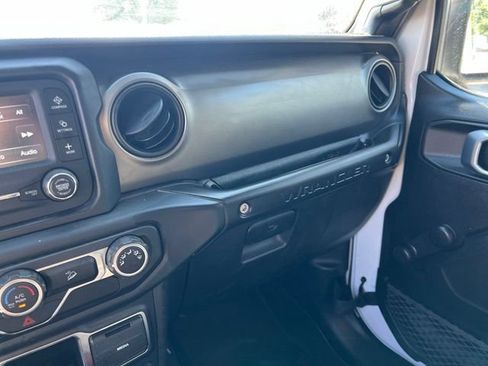Used 2019 Jeep Wrangler Sport AWD/4WD image 17
