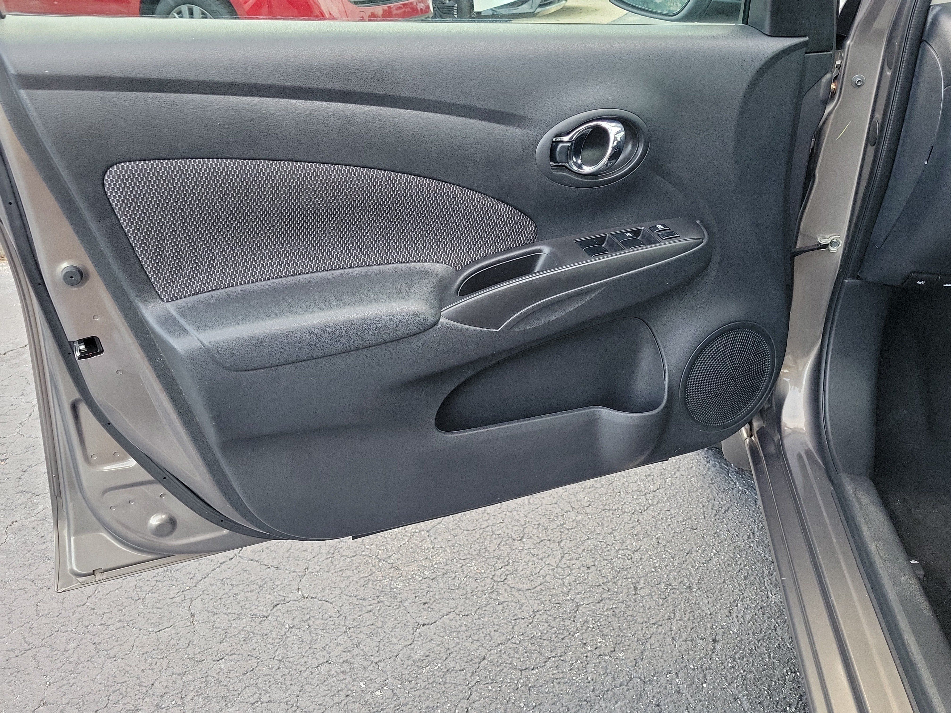 Used 2016 Nissan Versa FWD image 17