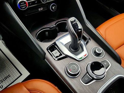 Used 2022 Alfa Romeo Giulia Ti image 17