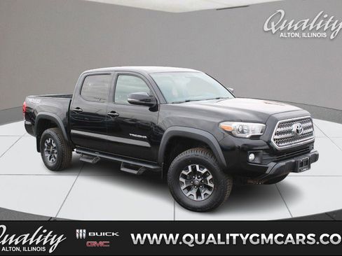 Used 2017 Toyota Tacoma TRD Sport image 1
