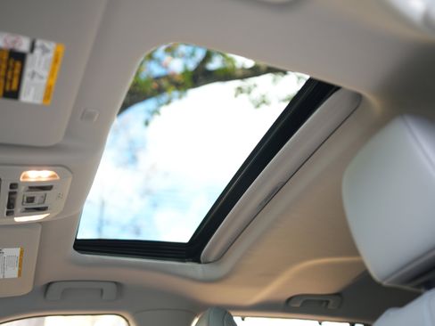 Used 2022 Toyota Highlander XLE image 24