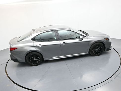 Used 2025 Toyota Camry SE image 40