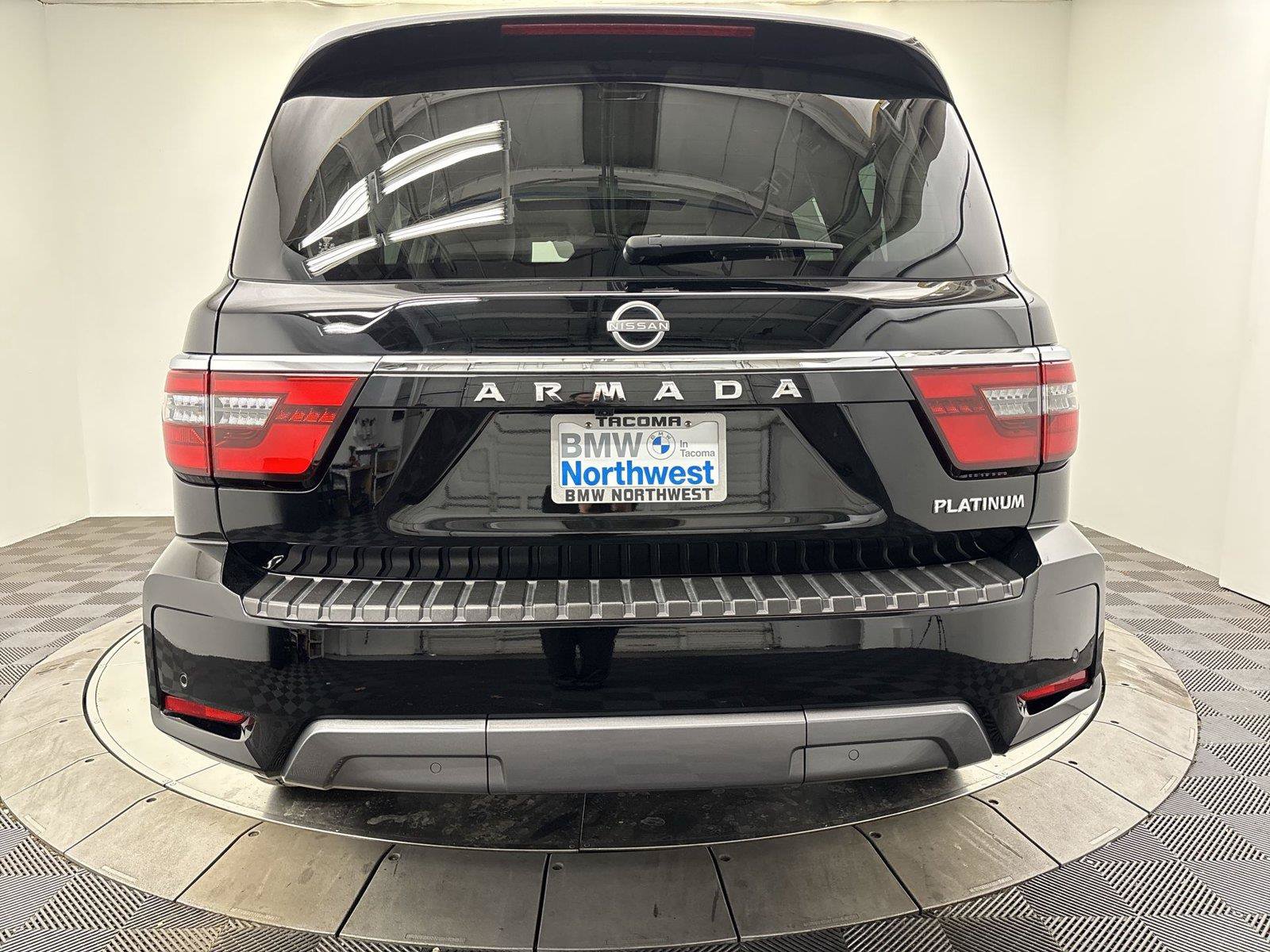 Used 2023 Nissan Armada Platinum w/ Captain's Chairs Package AWD/4WD image 3