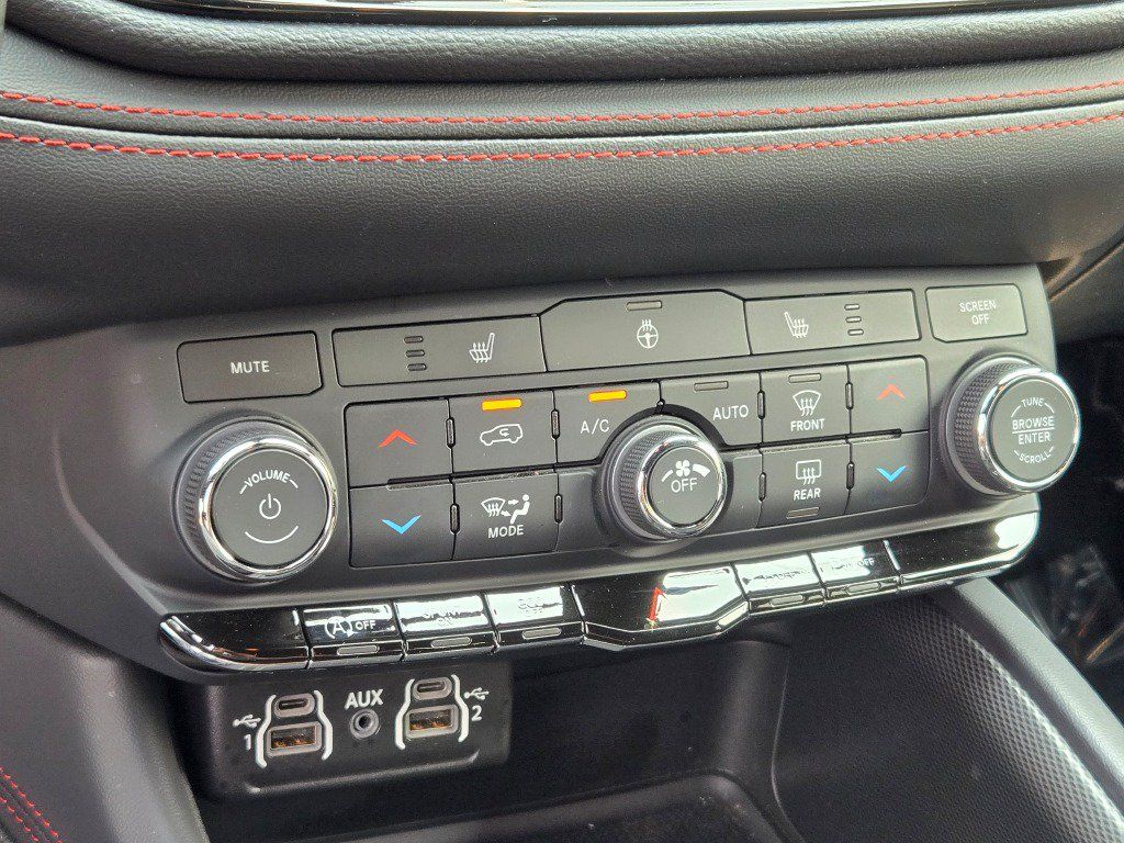 Used 2025 Dodge Durango GT AWD/4WD image 28