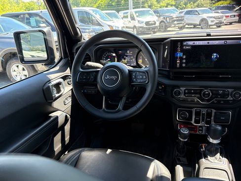 Used 2024 Jeep Wrangler Unlimited Rubicon 4xe AWD/4WD image 24
