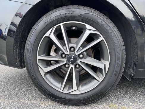 Used 2023 Kia Forte LXS FWD image 6