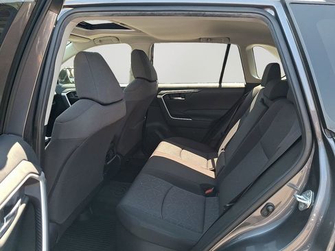 Used 2019 Toyota RAV4 XLE AWD/4WD image 8