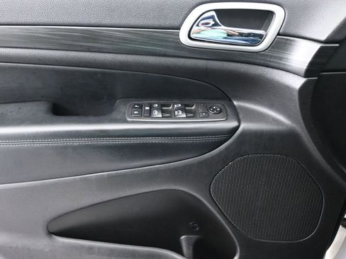 Used 2021 Jeep Grand Cherokee Laredo X image 12