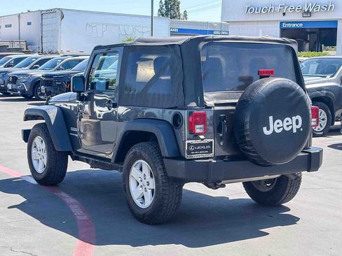 Used 2018 Jeep Wrangler Sport AWD/4WD image 2