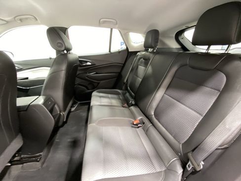 Used 2024 Chevrolet Trax LT w/ LT Convenience Package image 21