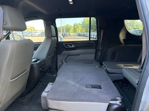 Used 2023 Chevrolet Suburban LT w/ Luxury Package AWD/4WD image 17