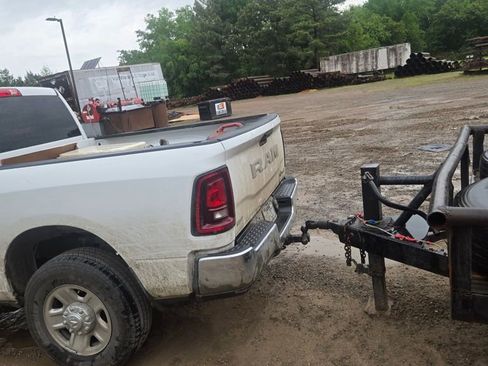 Used 2025 RAM 2500 Tradesman w/ Chrome Appearance Group AWD/4WD image 6