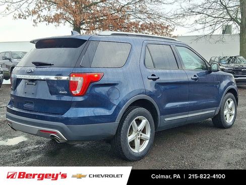 Used 2017 Ford Explorer XLT w/ Equipment Group 202A image 5