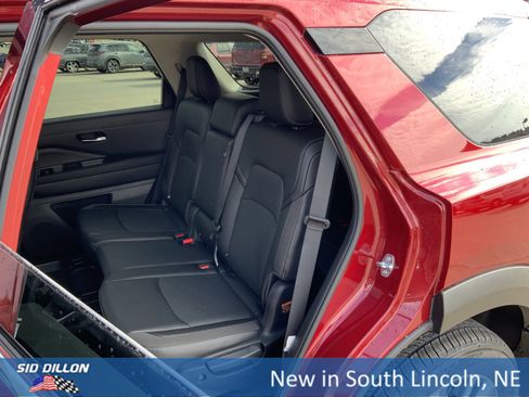 New 2026 Nissan Pathfinder SL image 10