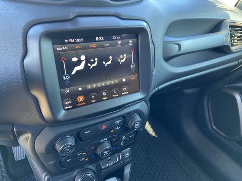 Used 2023 Jeep Renegade Latitude AWD/4WD image 38