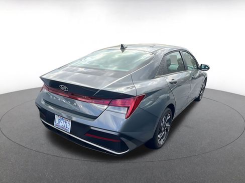 Used 2025 Hyundai Elantra SEL image 5