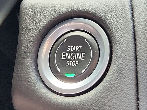 Used 2024 GMC Yukon SLT AWD/4WD image 23