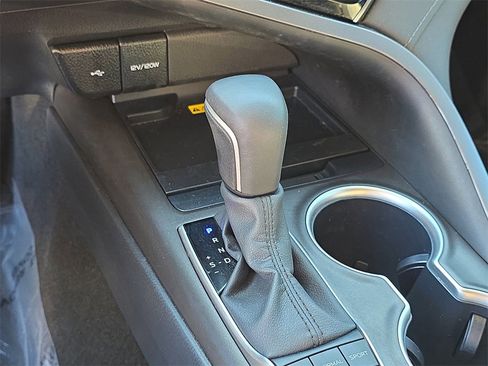 Used 2024 Toyota Camry XLE image 28