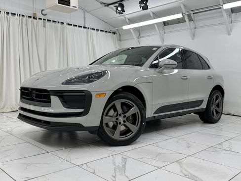 New 2026 Porsche Macan image 1
