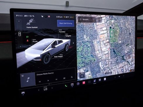 Used 2025 Tesla Cybertruck AWD Crew Cab image 27