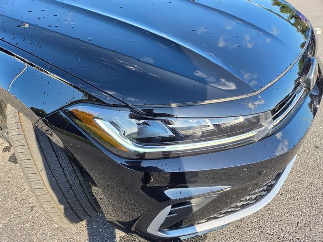 Used 2025 Volkswagen Jetta SEL FWD image 19