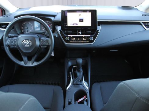 Used 2025 Toyota Corolla LE image 2