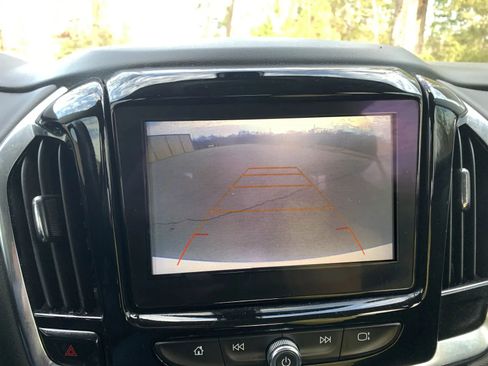 Used 2019 Chevrolet Traverse LT image 11