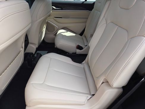 New 2026 Jeep Grand Cherokee L Limited RWD image 9
