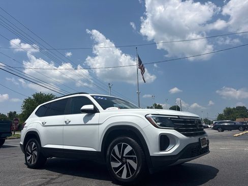 Used 2024 Volkswagen Atlas SE FWD image 1