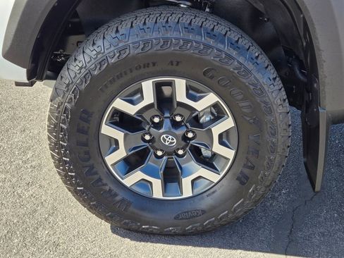 Used 2023 Toyota Tacoma TRD Off-Road image 9