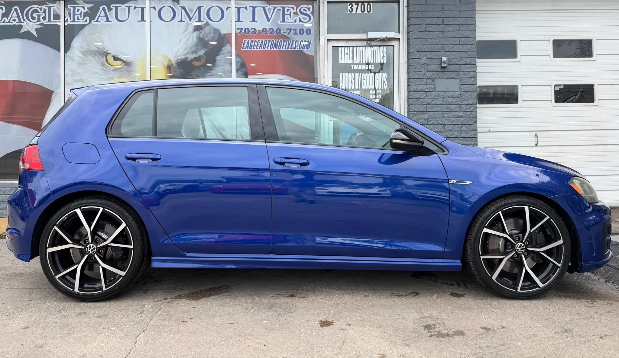 Used 2017 Volkswagen Golf R 4-Door AWD/4WD image 2