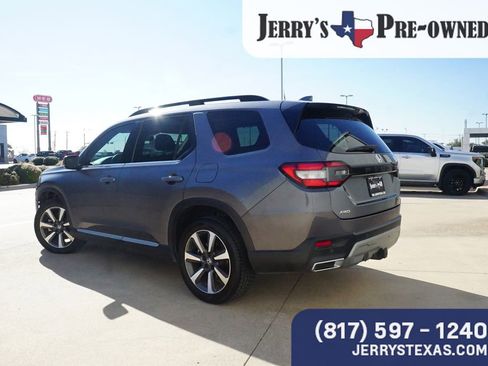 Used 2023 Honda Pilot Touring image 2