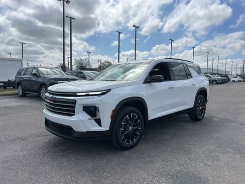 New 2026 Chevrolet Traverse LT w/ Sun and Wheel Package FWD image 7