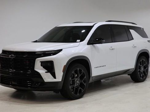 Used 2025 Chevrolet Traverse RS AWD/4WD image 3