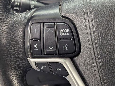 Used 2020 Toyota Sienna SE image 12