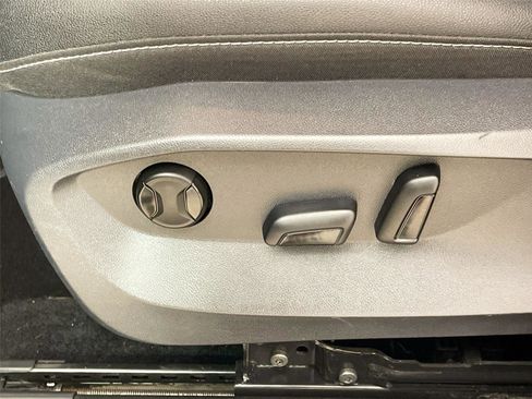 Used 2024 Volkswagen Taos SE AWD/4WD image 21