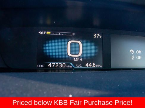 Used 2022 Toyota Prius LE image 20