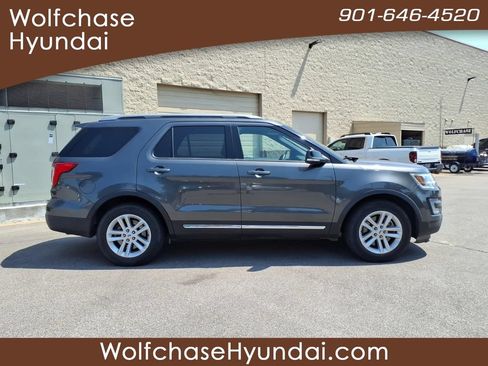Used 2017 Ford Explorer XLT w/ Equipment Group 201A FWD image 6