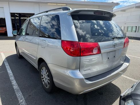 Used 2008 Toyota Sienna LE AWD/4WD image 2